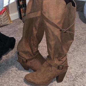 Brown winter boots